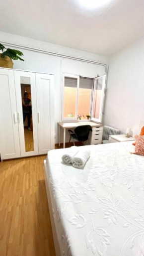 Habitación céntrica amplia y luminosa